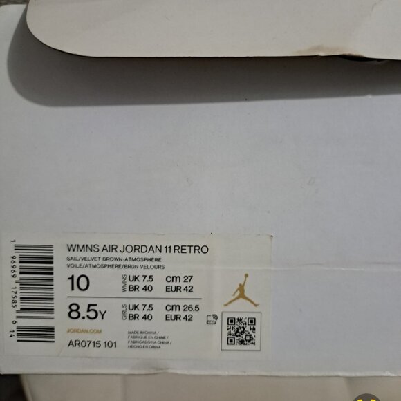 Woman's Jordan 11 Retro - Picture 4 of 4